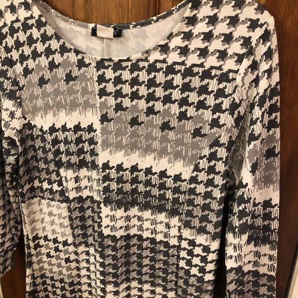 Like new Venus houndstooth dress—large - Picture 3 of 6